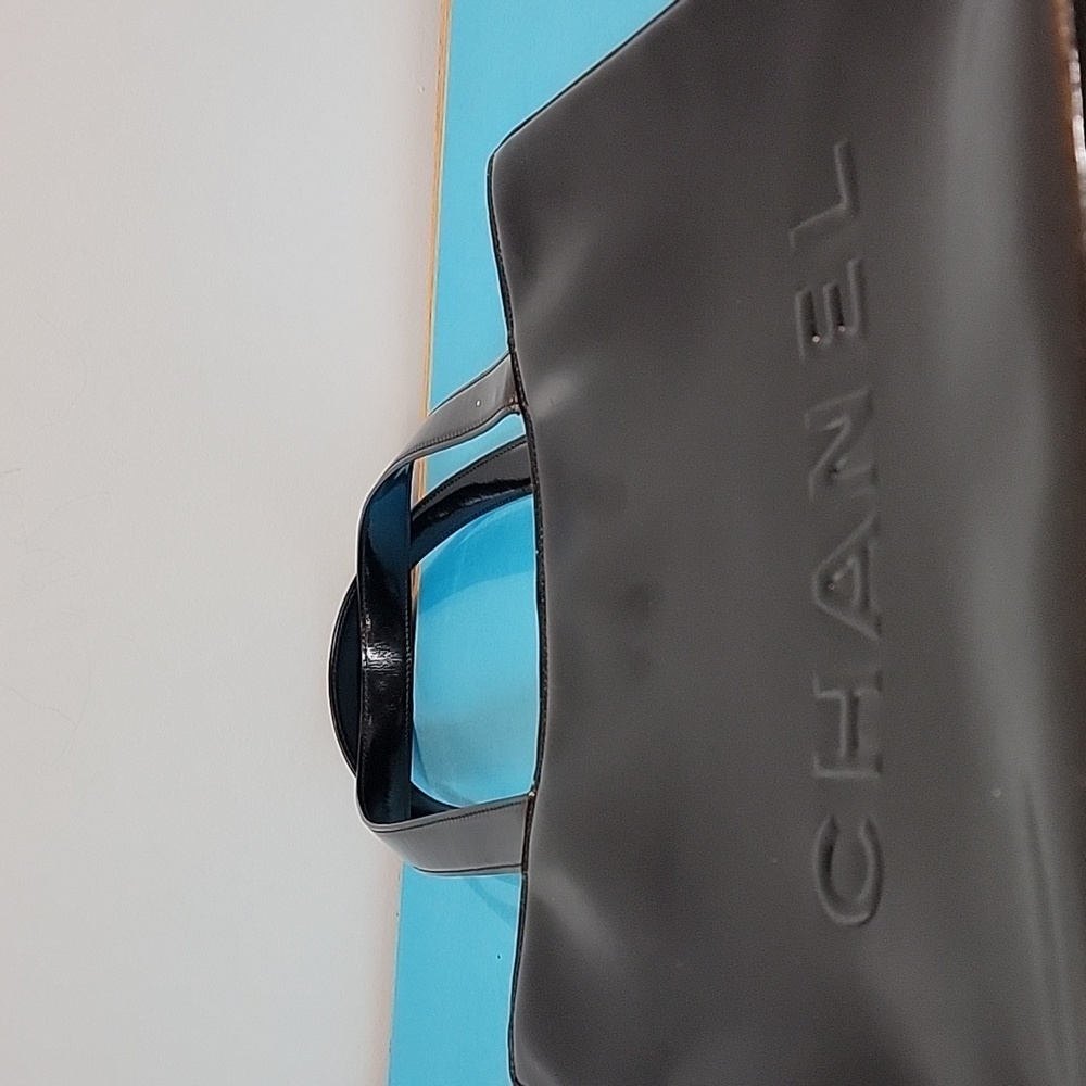 💥HOST PICK💥 CHANEL Stunning Vintage Black Patent Bag Purse - Picture 11 of 16